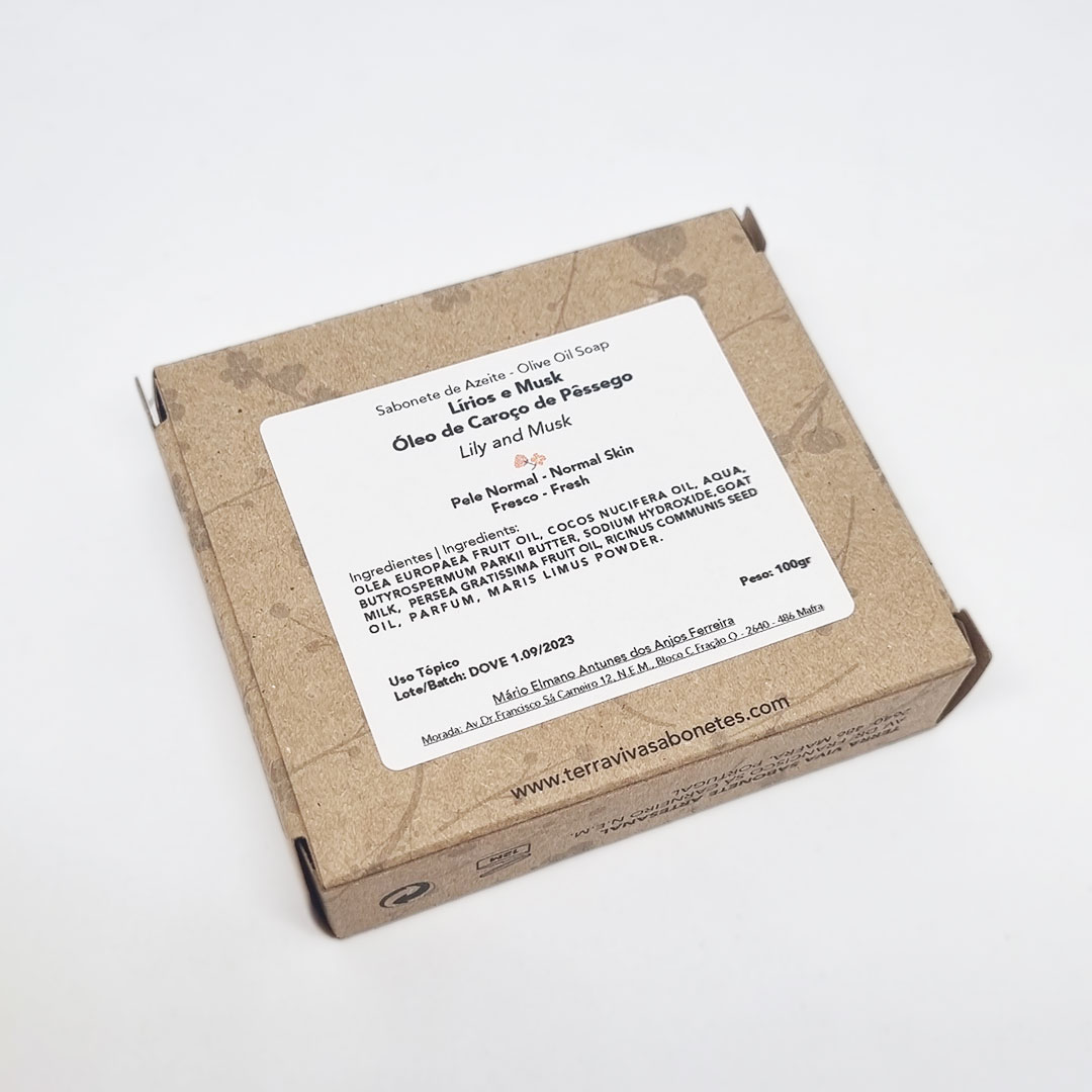 Sabonete Lírios e Musk Sabonete de Anisar, Citrus e Sândalo em embalagem de cartão castanho com etiqueta branca