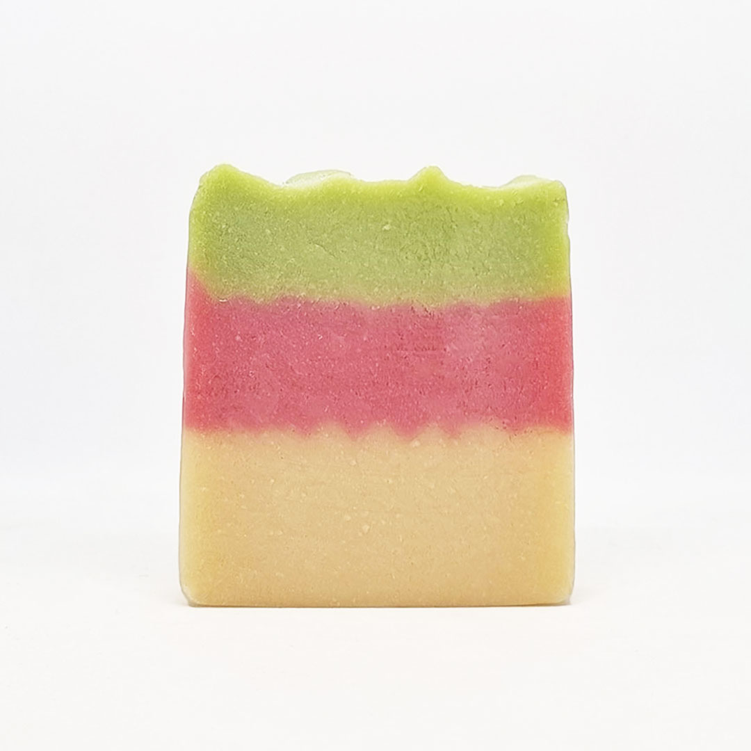Sabonete Tutti Frutti Sabonete artesanal tricolor com fundo branco