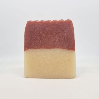 Sabonete quadrado bicolor creme e vermelho com textura no topo