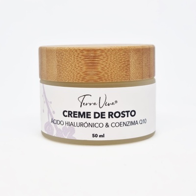 Frasco de creme de rosto Terra Viva, tampa de madeira e rótulo branco com texto
