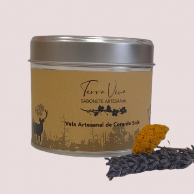Recipiente metálico de sabão artesanal com flores secas