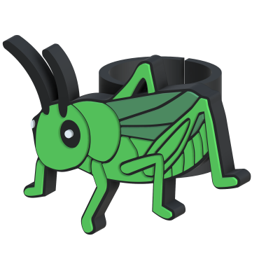 Anel de plástico preto com figura estilizada de cigarra verde e preta