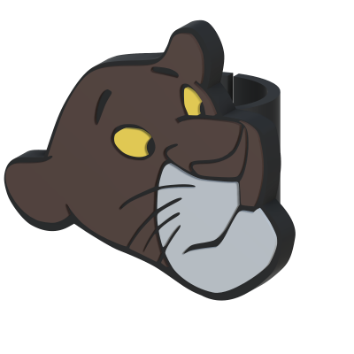 Anel em forma de cabeça de pantera negra estilizada, castanho escuro, olhos amarelos e focinho cinza.