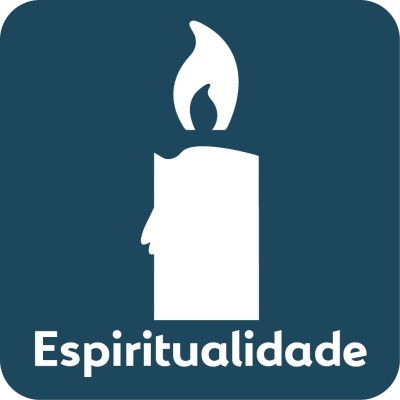 Ícone de vela branca com cara e chama em fundo azul escuro com a palavra Espiritualidade
