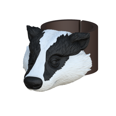 Anel com cabeça de texugo em preto e branco