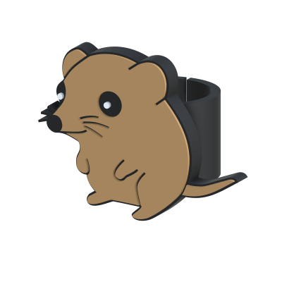 Anel ajustável com pendente de rato castanho e preto em fundo branco