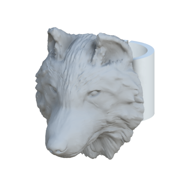 Anel branco com cabeça de lobo em relevo