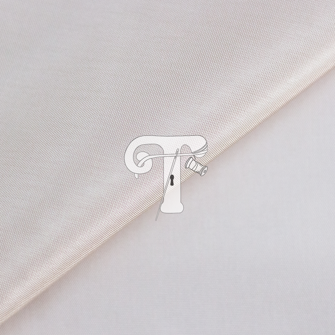 Tafetá Creme Tecido bege claro com logotipo de costura