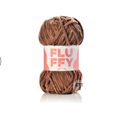 Novelo de fio castanho com etiqueta FLUFFY