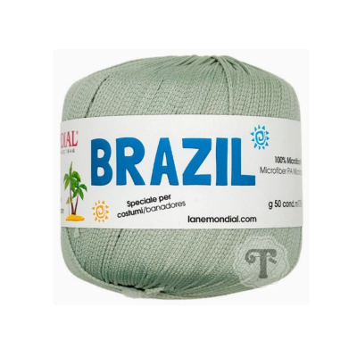 Rolo de fio verde claro com etiqueta branca e azul marca BRAZIL.