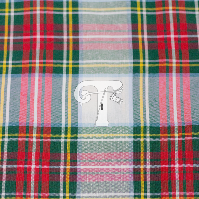 Pano de mesa com padrão aos quadrados coloridos e logótipo central