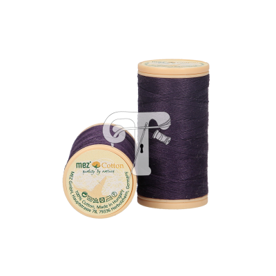 Dois carretéis de linha de costura roxa escura com rótulos mez Cotton