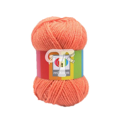 Novelo de lã cor-de-laranja com rótulo colorido