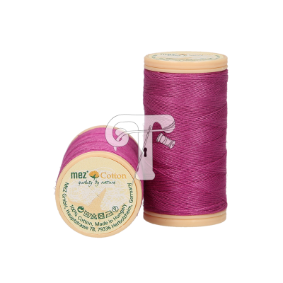 Dois carretéis de linha púrpura com etiquetas de algodão feitas na Alemanha