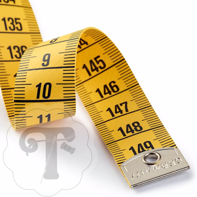 Fita métrica amarela com numeração preta e ponta metálica