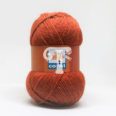 Novelo de lã ferrugem com rótulo 'coral' em fundo branco