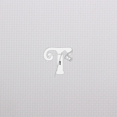 Padrão tecido branco com textura em grelha e desenho de letra T com agulha e linha
