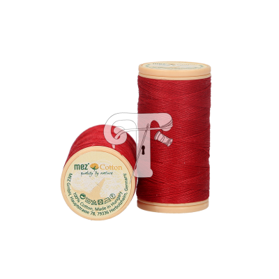 Dois carretéis de linha vermelha de algodão com etiquetas redondas