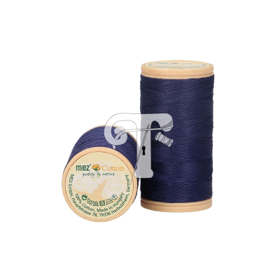 Dois carretéis de linha azul escura em madeira marca mez Cotton