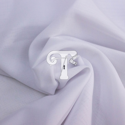 Tecido branco fino semi-transparente com textura suave