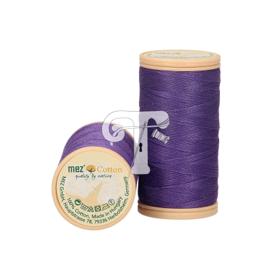 Dois carretéis de linha roxa de algodão Mez Cotton com etiquetas visíveis