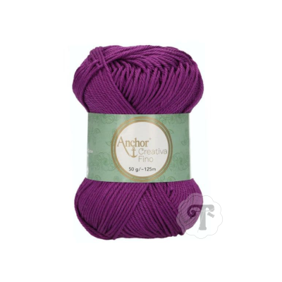 Novelo de fio roxo com rótulo Anchor Creativa Fino em fundo branco