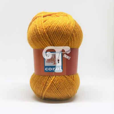 Novelo de lã castanha amarelada da marca Coral com etiqueta colorida.