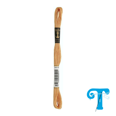 Novelo de linha de bordado Anchor bege claro com etiquetas e código de barras.