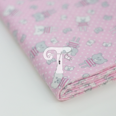 tecido de algodão rosa claro com padrão de ursos cinzentos