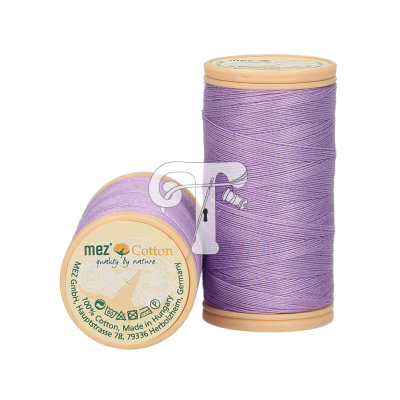 Dois carretéis de linha de algodão lilás, tampas bege, marca mez Cotton.