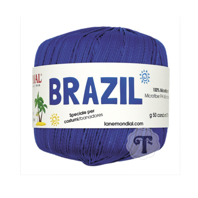 Novelo de fio azul de microfibra com etiqueta branca escrita BRAZIL