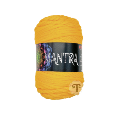 Novelo de fio amarelo com etiqueta preta MANTRA e mandala colorida