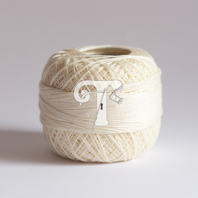 Esfera de fio de algodão cru enrolado