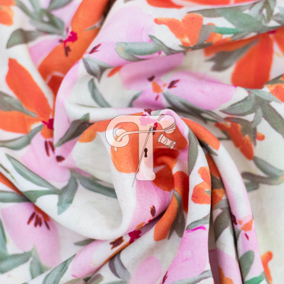 Tecido branco com padrão floral colorido