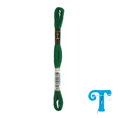 Linha de bordado verde escuro Anchor com etiquetas preta e branca em fundo branco