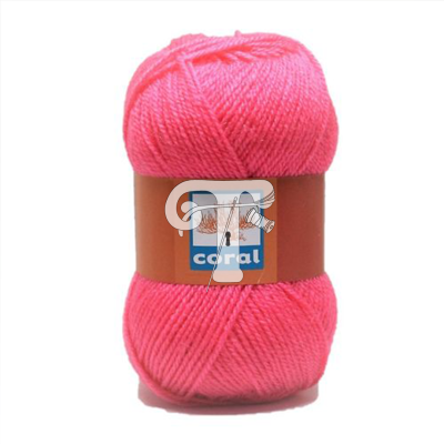 Novelo de lã cor de rosa com etiqueta castanha e logótipo