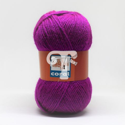 Rolo de fio de lã roxo com etiqueta 'coral'