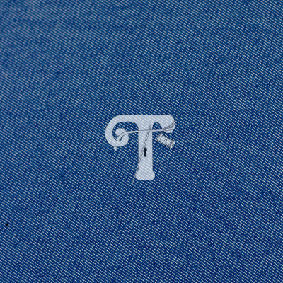 tecido de ganga azul com letra T branca