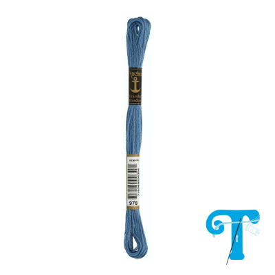 Linha de bordar azul claro da marca Anchor com etiquetas