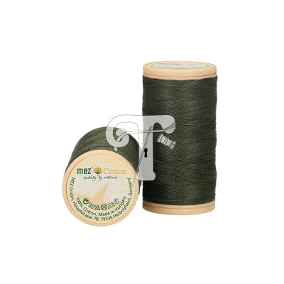 Dois carretéis de linha de algodão verde escura da marca Mez.