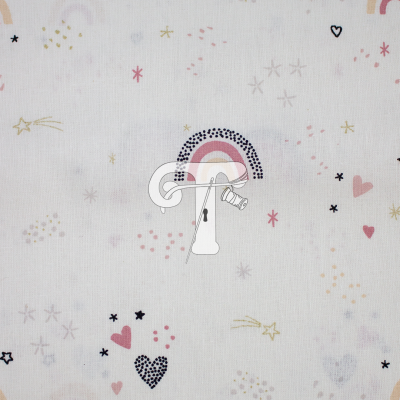tecido branco com padrão colorido de estrelas, corações e arco-íris