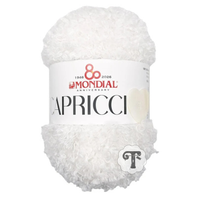 Novelo de lã branca felpuda da marca MONDIAL com etiqueta CAPRICCI e botão coração branco