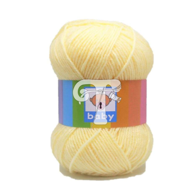 Novelo de lã amarela clara com etiqueta colorida com urso e palavra BABY