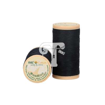 Duas bobinas de linha de costura preta Mez Cotton com etiquetas circulares