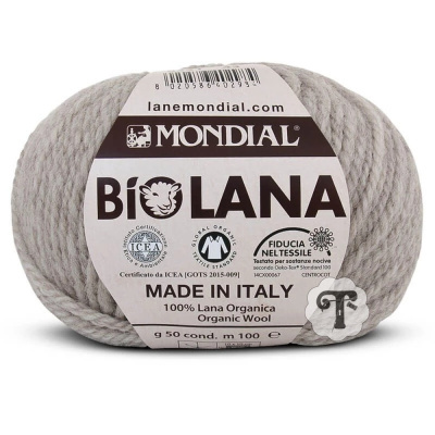 Novelo cinza claro de lã orgânica Biolana da marca Mondial com rótulo informativo