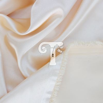 Pano de seda branco com franja e textura suave