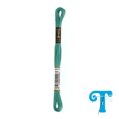 Skeins de linha verde água para bordado com etiqueta Anchor