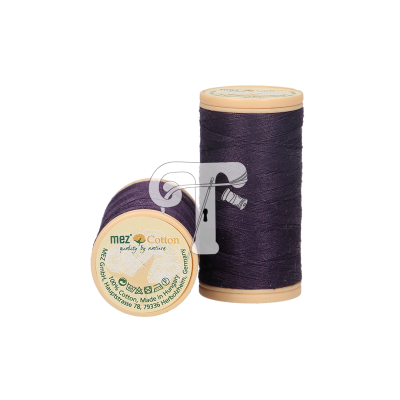 Dois carretéis de linha de costura roxa escura com rótulos mez Cotton