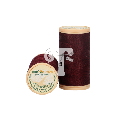 Dois carretéis de linha castanha escura com etiquetas 'mez Cotton' em fundo branco.