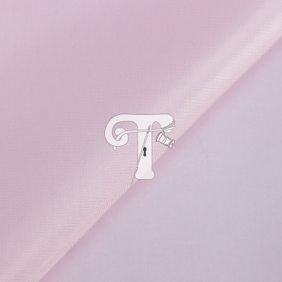 tecidos rosa claro com padrão quadriculado e tecido liso lado a lado